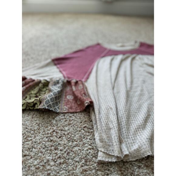 Altar'd State Patchwork sleeve blouse/shirt, size Medium - Picture 3 of 7